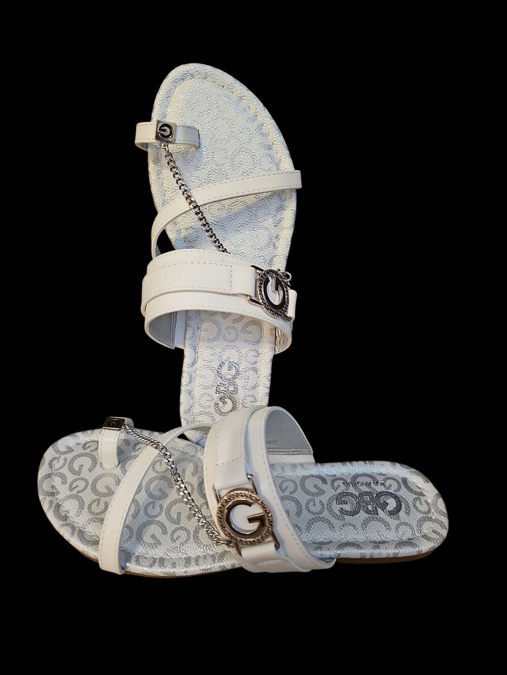GBG Los Angeles White Chain Detail Flat Sandals – Women's Size 6M – New No Box
